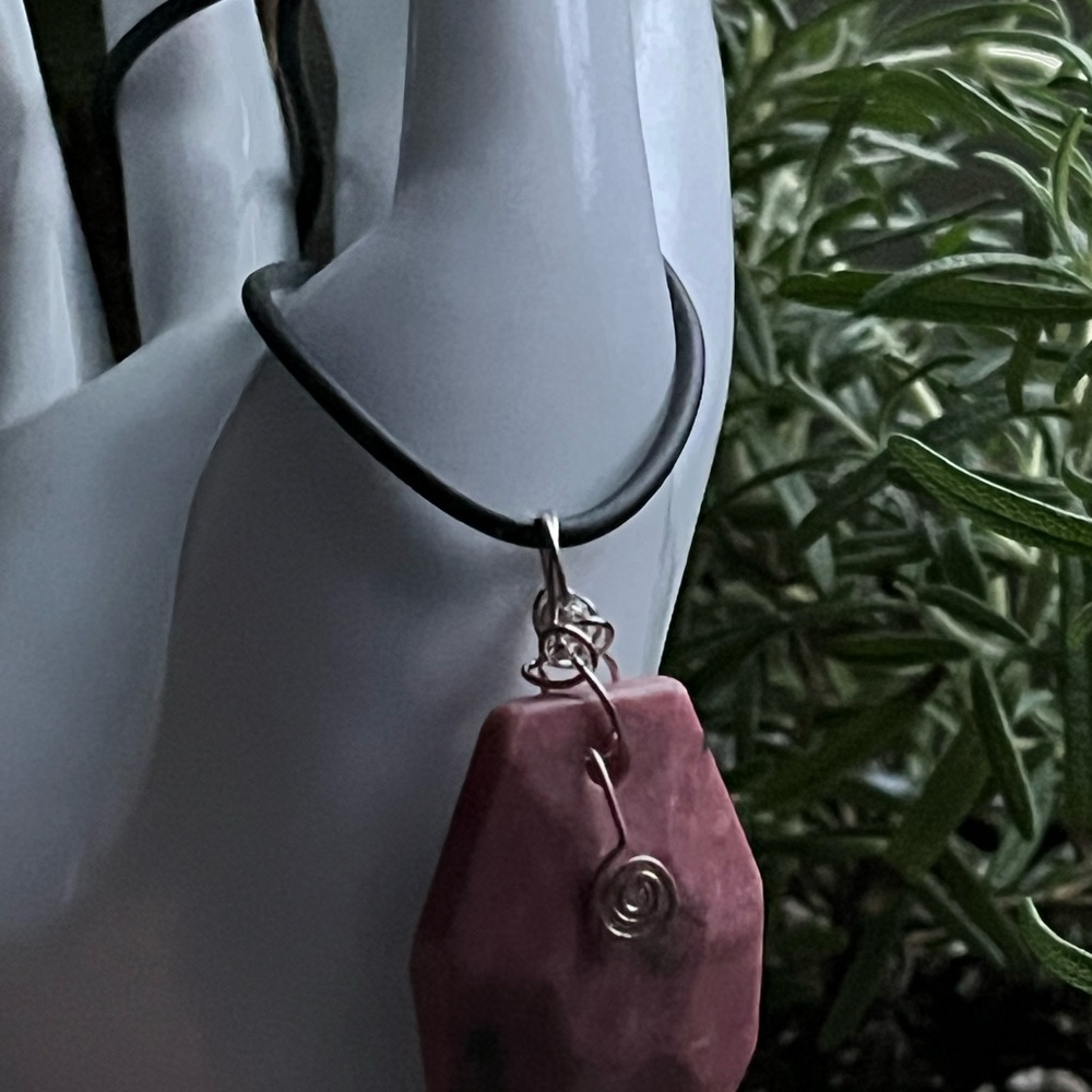 Rescue Rhodonite – Sterling Spiral Power